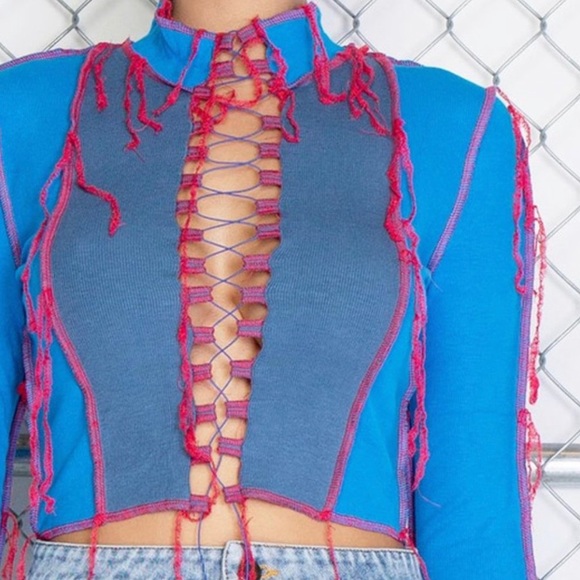 🔥HP🔥 Blue & Red Open Lace Front Up Distressed Top - Picture 4 of 12